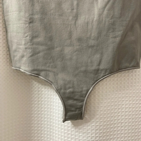 NWOT SKIMS ESSENTIAL CREW NECK SLEEVELESS BODYSUIT in Smoke 🚩 SOLD OUT COLOR - Picture 4 of 7